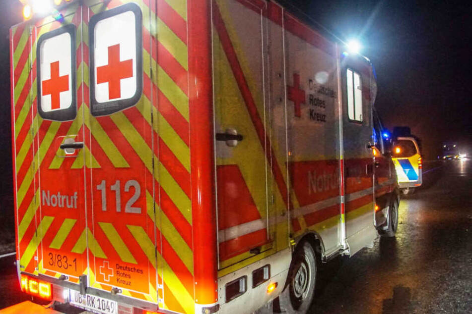 Der Rettungsdienst brachte den Mann in ein Krankenhaus.