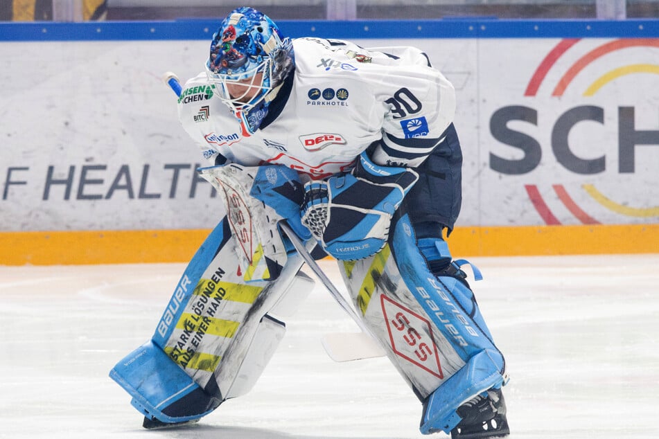 Voll fokussiert! Eislöwen-Goalie Danny aus den Birken machte ein Superjob.