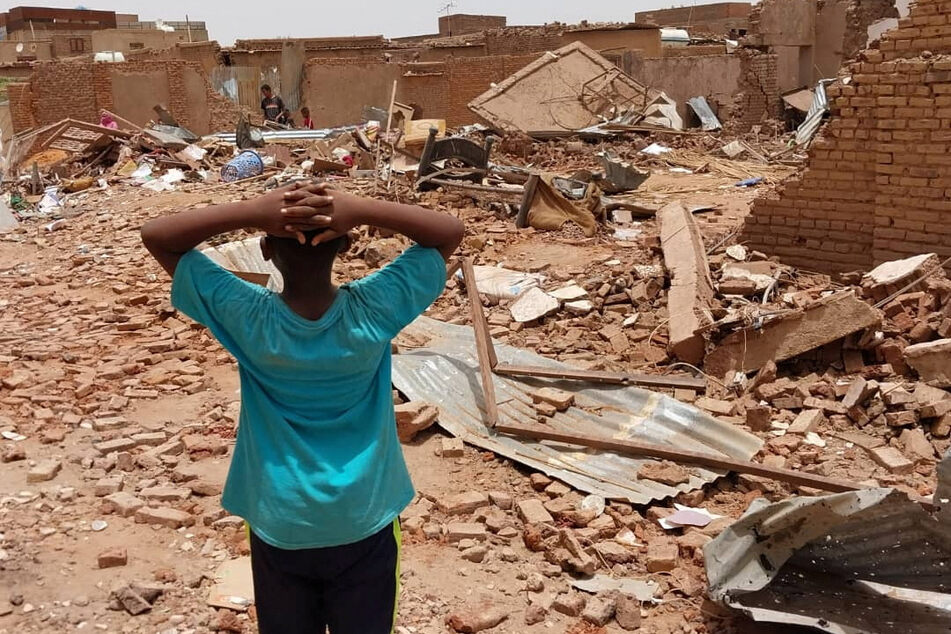 Sudan ceasefire fails as WHO warns of "huge biological risk"