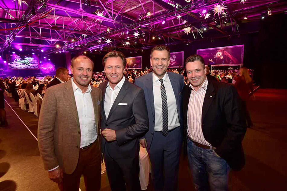 Der ehemalige Leichtathlet Jens Carlowitz (54), Veranstalter Mirco Meinel (45), Fernsehmoderator René Kindermann (43) und der ehemalige Radsportler Jens Fiedler (48 v.l.n.r.) bei der "Moments 2"-Premiere.