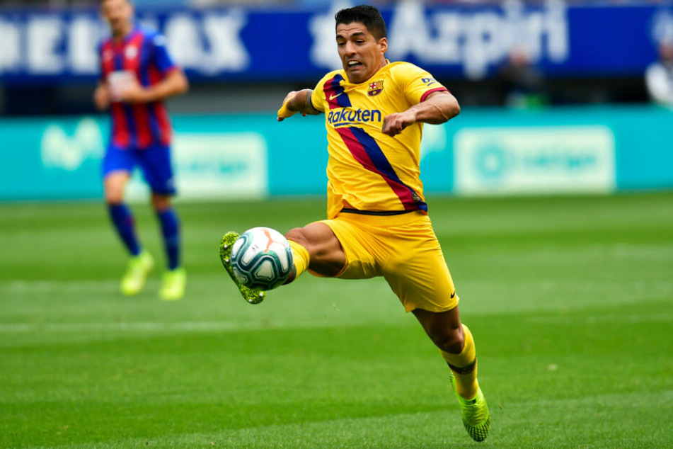 Luis Suarez fehlt dem FC Barcelona nach einer Knieoperation lange.