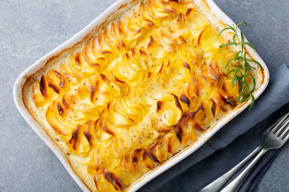 Klassisches Kartoffelgratin mit Käse-Sahne-Soße: Leckeres & einfaches Rezept