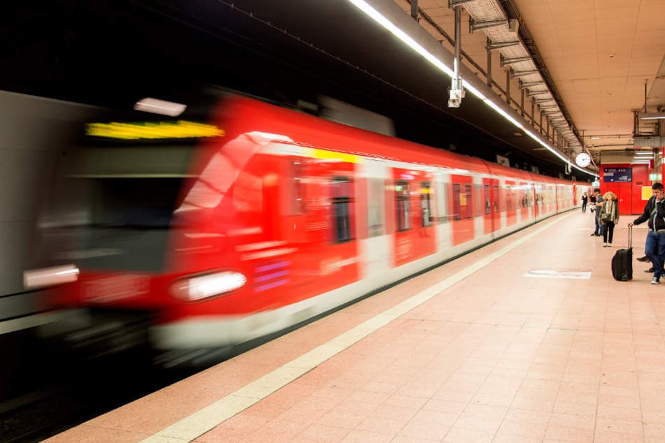 Nicht alle, die ohne Fahrschein erwischt werden, zahlen hinterher eine Strafe. (Archivbild)