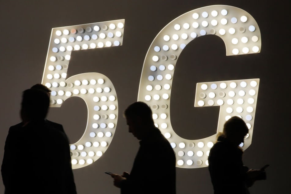 Kann vieles, könnte aber auch schädlich sein. Bisher gibt es keine endgültige Studie zur Schädlichkeit von 5G Strahlung.