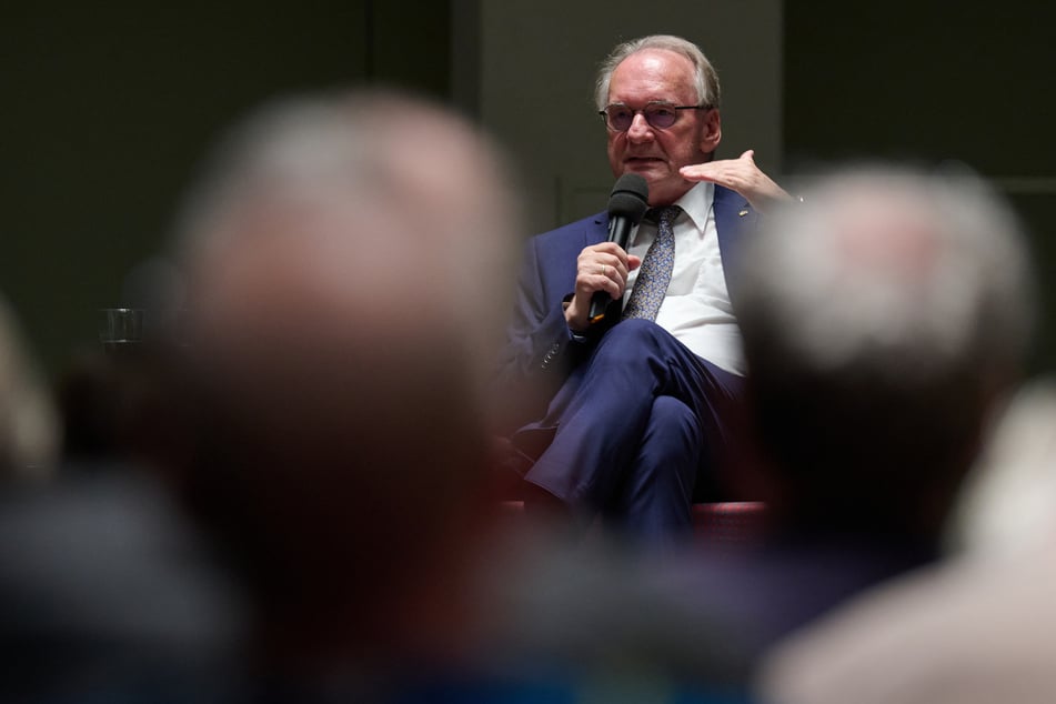 Reiner Haseloff (72, CDU) findet die Idee, den Sitzungssaal während der Siegmund-Wahl zu verlassen, für durchaus legitim.
