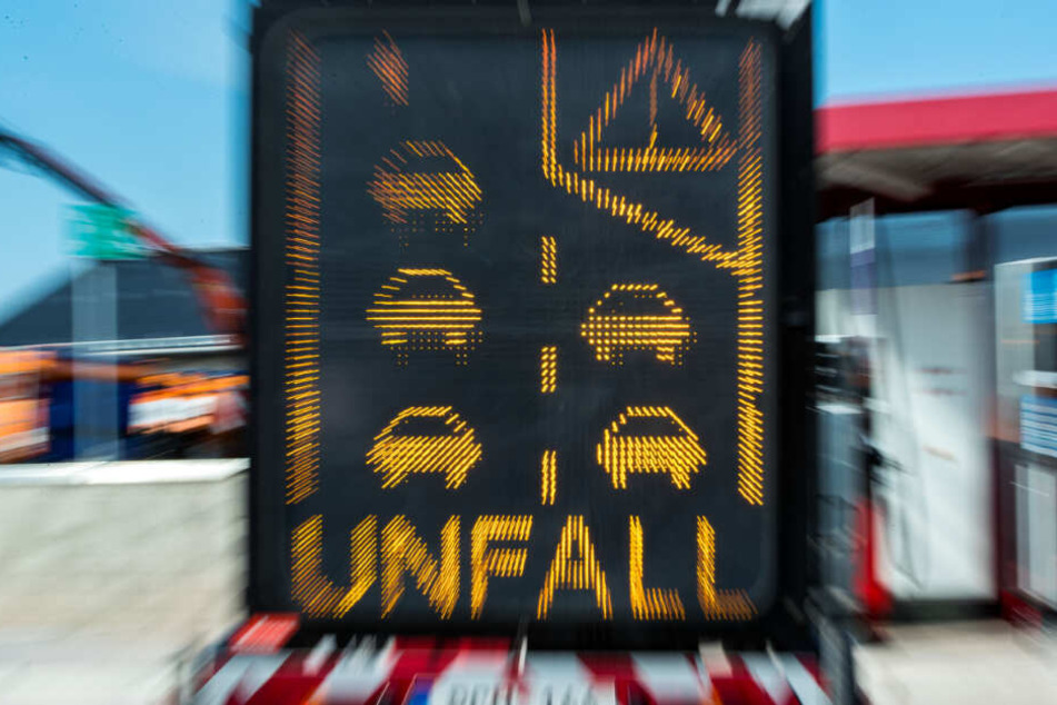 Der 22-Jährige wurde bei dem Unfall schwer verletzt. (Symbolbild)