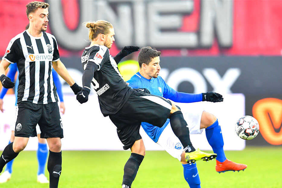 Die sportliche Realität für Rurik Gislason (30, Mitte). Abstiegskampf in der 2. Liga hier im Duell mit Bochums Danilo Soares.