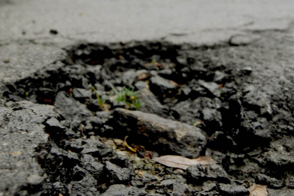 Bei vielen Straßen müsse man bald etwas tun. (Symbolbild)