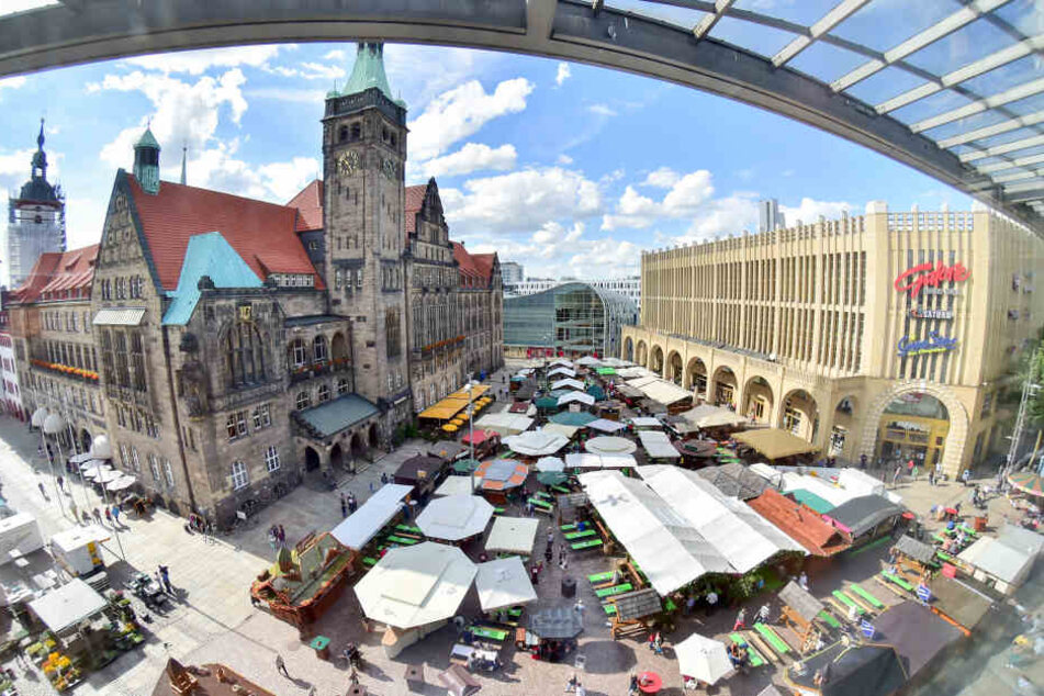 Gut zwei Wochen lang steht der Chemnitzer Neumarkt im Zeichen des Weins.
