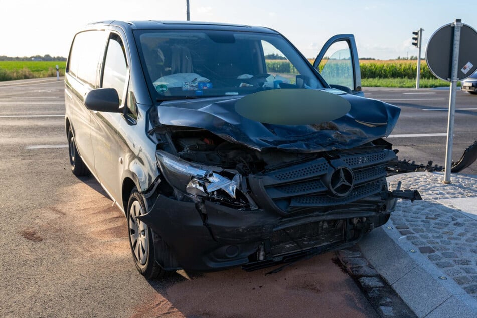 Ein Mercedes und ein Hyundai waren dabei aus bislang unbekannter Ursache miteinander kollidiert.