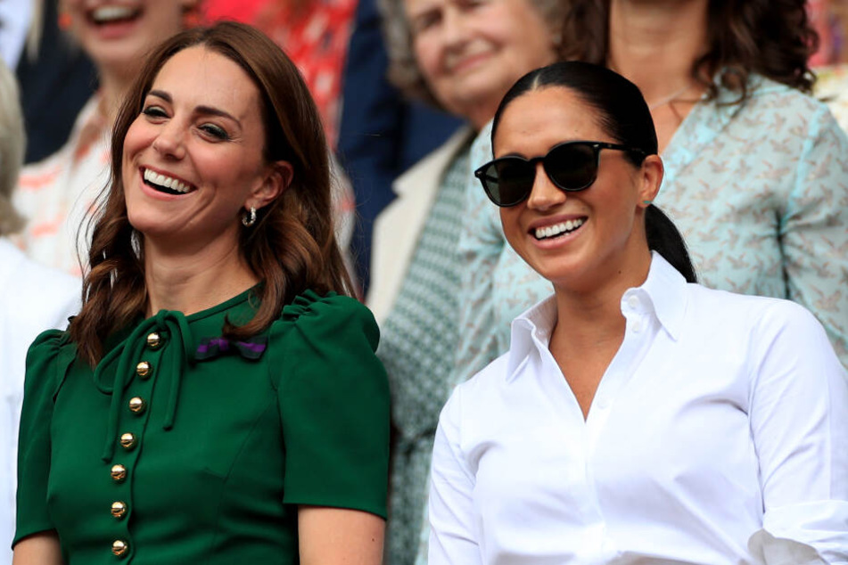 Die beiden Herzoginnen Kate (37, links) und Meghan (37, rechts) beim Wimbledon-Finale der Damen.