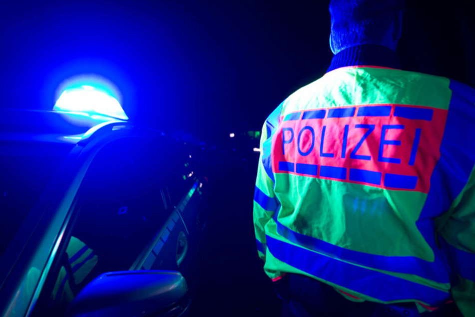 Die Beamten wollten den Fahrer kontrollieren. (Symbolbild)