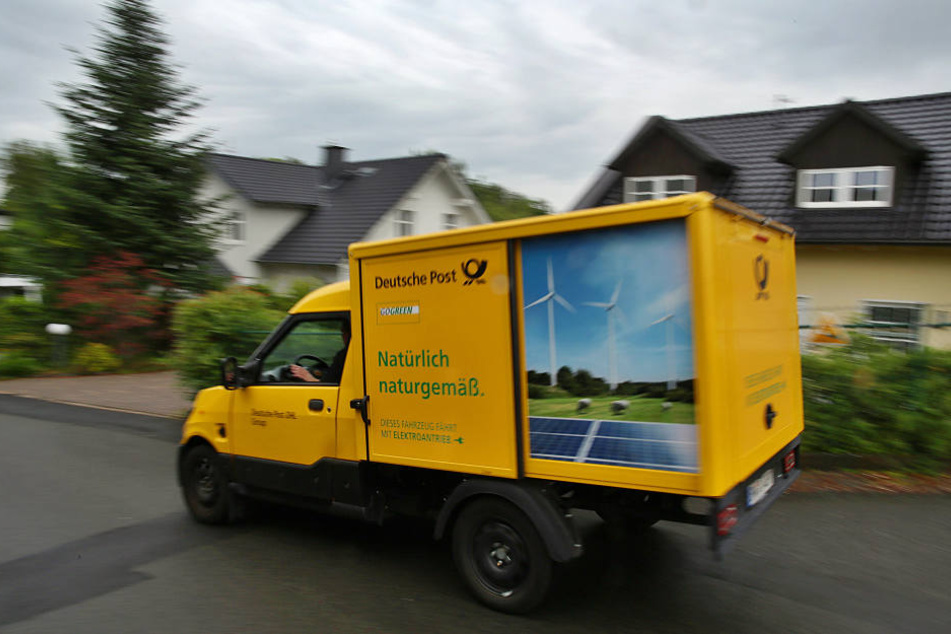 Das Kraftfahrtbundesamt untersucht die elektrischen Streetscooter der Post.
