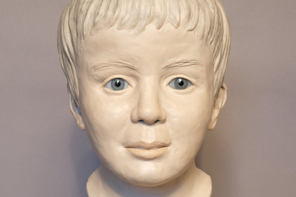 Die Rechtsmedizin hat das Gesicht des toten Kindes aus der Donau rekonstruiert. Ermittler hoffen nun auf neue Erkenntnisse.