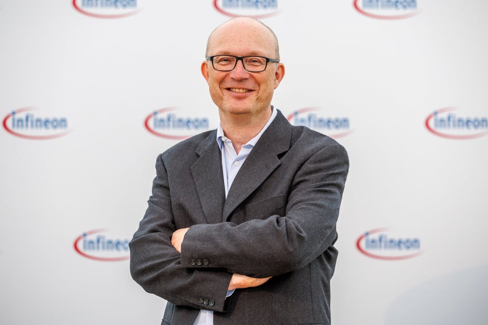 Für Infineon-Projektleiter Holger Hasse (53) läuft alles nach Plan.