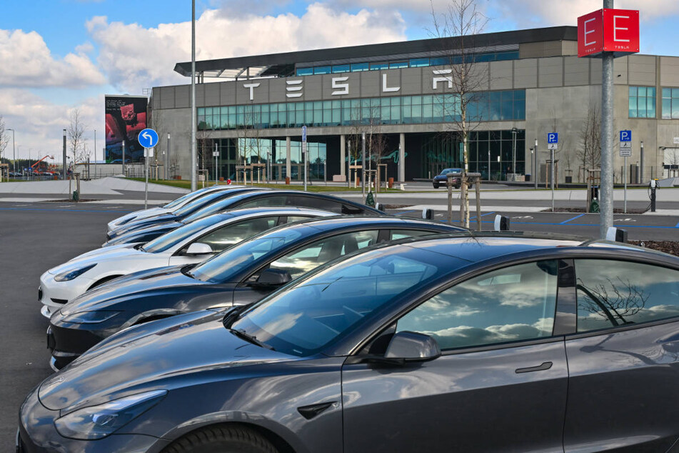Der schwächelnde Absatz auf dem E-Automarkt zieht auch Auswirkungen auf das Tesla-Werk in Brandenburg nach sich.