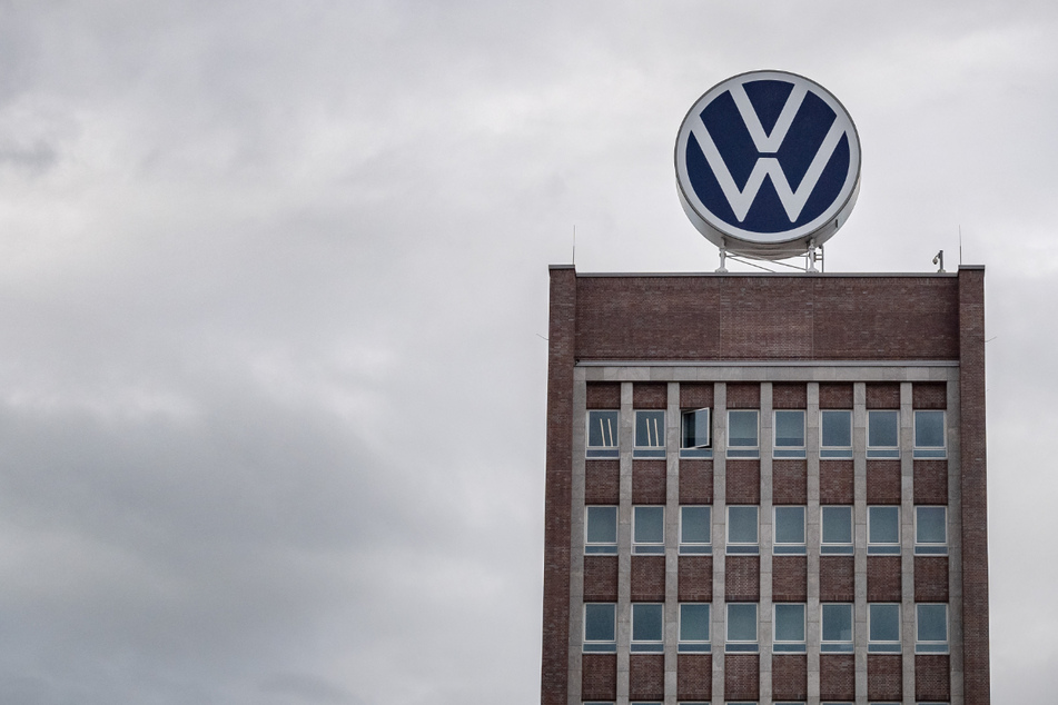 VW baut Netz eigener Batteriezellwerke in Europa auf.