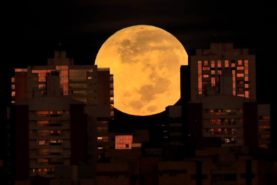 Der Supermond zeigte sich in Brasilien von seiner Glanzseite. Aber auch hierzulande gibt es ein paar richtig gute Aufnahmen.