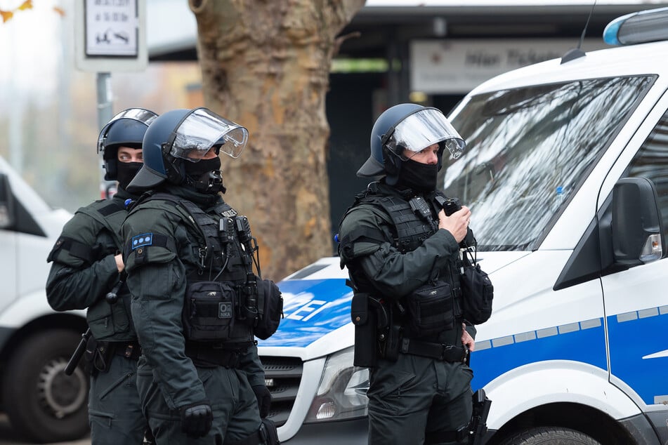 Die Darstellungen der Polizei und der Vereinsverantwortlichen des Karlsruher SC gehen nach dem Heimspiel gegen Kaiserslautern weit auseinander.