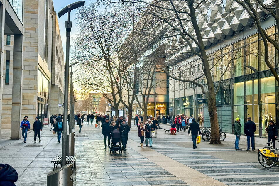 Auf der Prager Straße konnten Polizisten viele Drogenhändler stellen. (Archivbild)