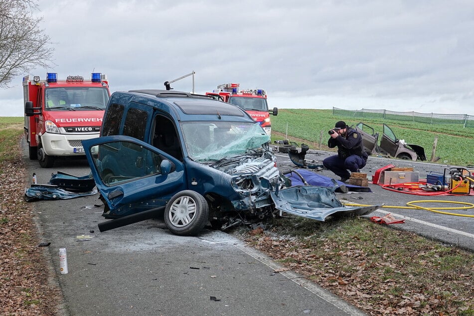 Dieser Renault Kangoo verunglückte im Februar 2024 auf der B 101 bei Gävernitz. Der Fahrer (†66) war einer von 144 Unfalltoten im letzten Jahr in Sachsen.