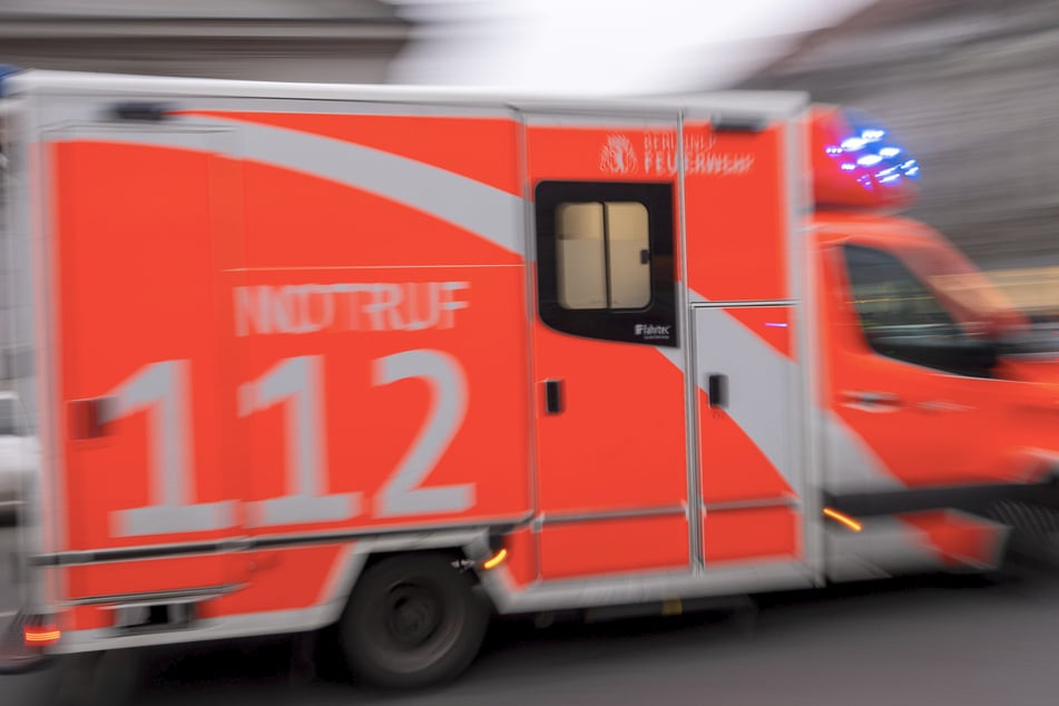 Unfall in Köln-Niehl: Seniorin von Lastwagen erfasst und schwer verletzt