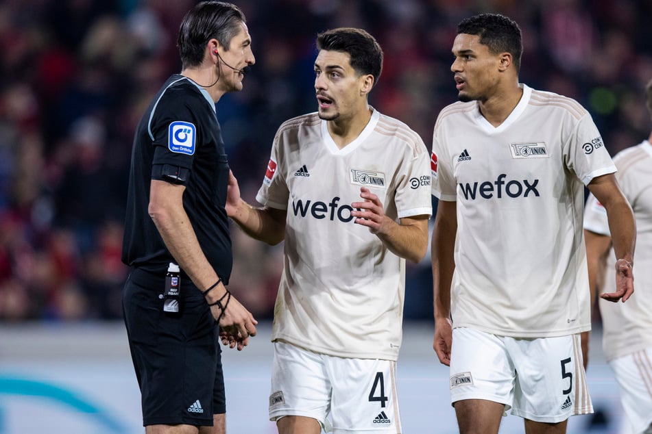 Beide Verträge laufen aus: Union könnte am Ende der Saison Diogo Leite (27, 2.v.l) und Danilho Doekhi (27) ablösefrei verlieren.
