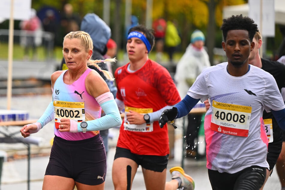 Yvonne van Vlerken (l.) hatte einen eigenen Tempomacher mit Habtamu Agumas dabei.