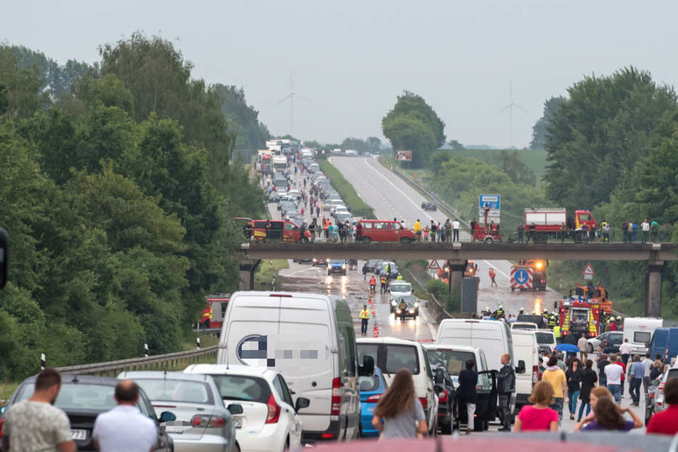 Bereits am 1. Juni ist es auf der A14 zwischen Nossen und Döbeln zu Überschwemmungen gekommen.