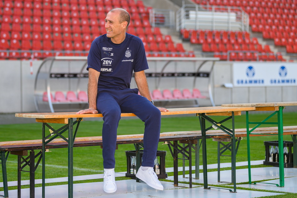 Lächelt entspannt vorm Saisonstart: FSV-Coach Joe Enochs (49).