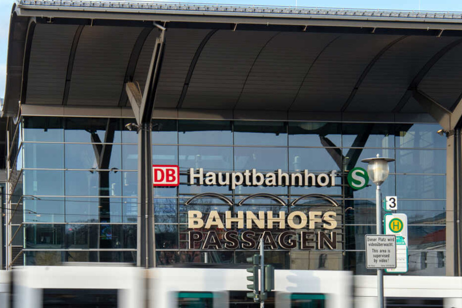 Der Unfall ereignete sich am Bussteig am Potsdamer Hauptbahnhof. (Symbolbild)