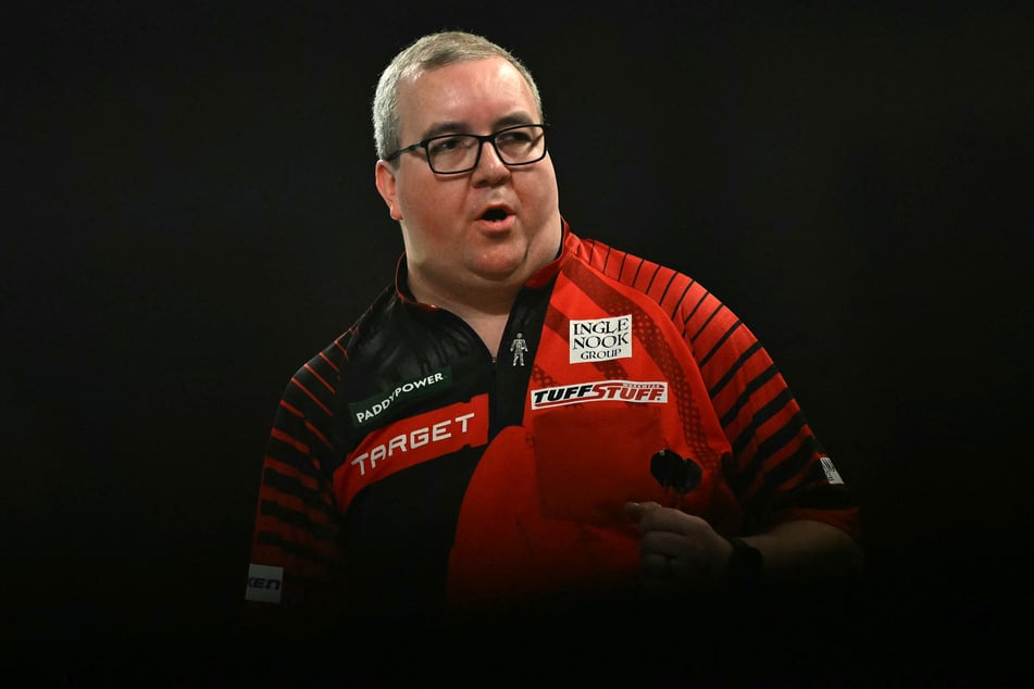 Stephen Bunting (41) stand Gerwyn Price nach der Fan-Aktion zur Seite.