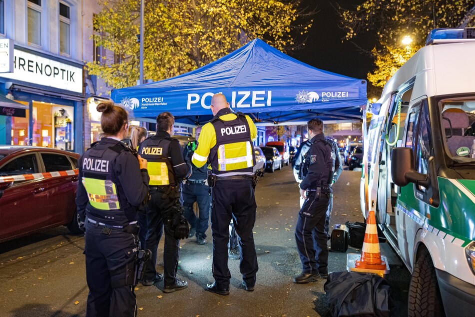 In Köln sind am gestrigen Donnerstagabend zwei Männer durch Schüsse verletzt worden.