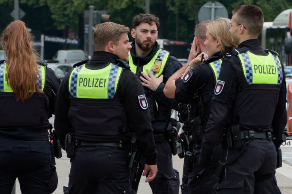 Die Polizei war mit einem Großaufgebot im Einsatz, fahndete jedoch erfolglos nach dem flüchtigen Täter.