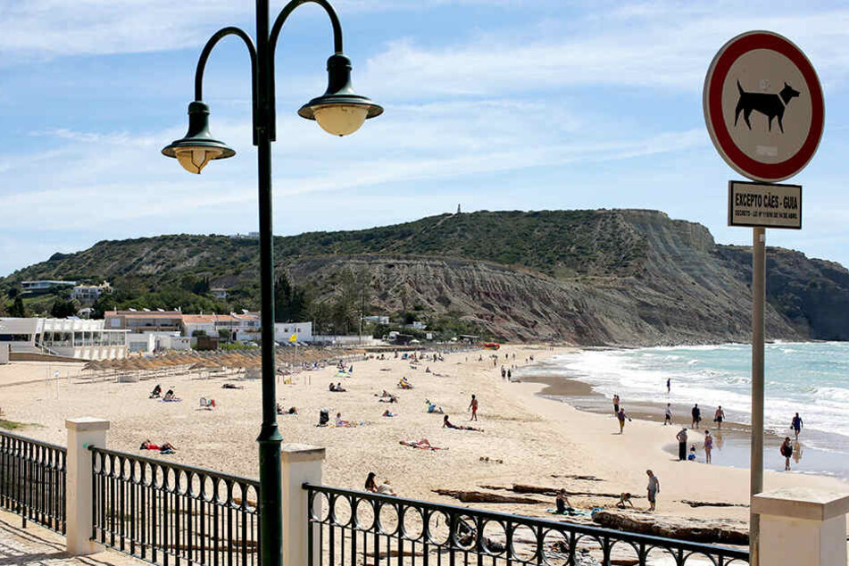 Malerisch sieht der Strand von Praia la Luz an der portugiesischen Algarve aus. Hier wurde Madeleine McCann das letzte Mal lebend gesehen.