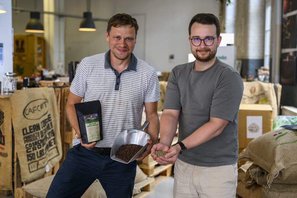 Matthias Dallinger (43, l.) und Kurt Seidel (30), die Eigentümer von Bohnenmeister, bieten ausgewählte Kaffeespezialitäten an.