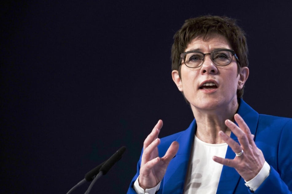 CDU-Parteitag in Leipzig: Kramp-Karrenbauer stellt Machtfrage