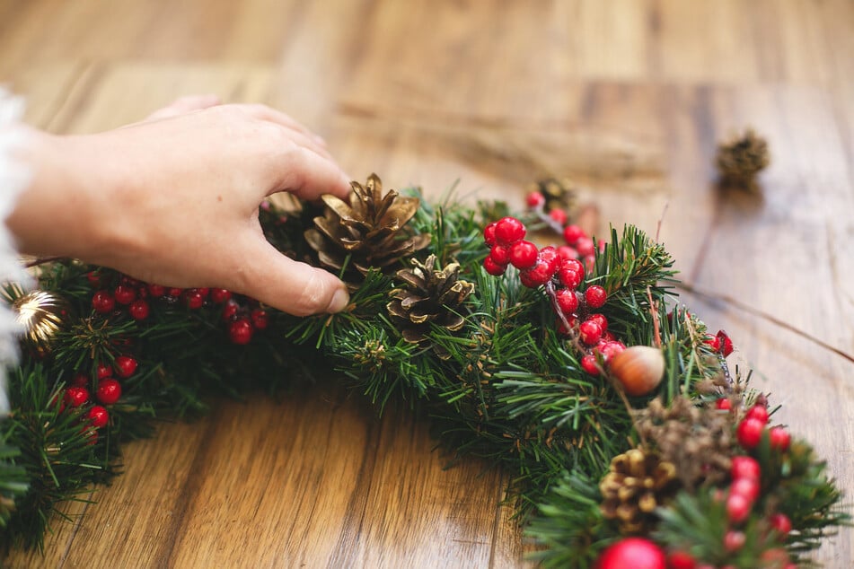 Egal ob jung oder alt, in der Weihnachtsfabrik kann jeder zum Basteln vorbeikommen.