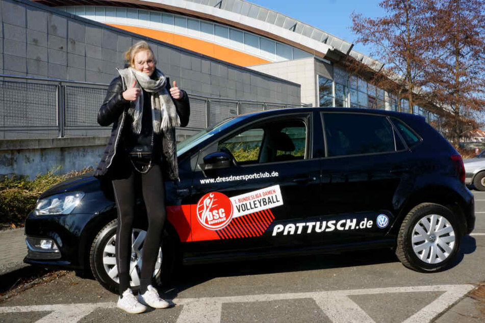 Freut sich wie Bolle: Dominika Strumilo hat jetzt Führerschein und ein neues Auto in der Tasche.