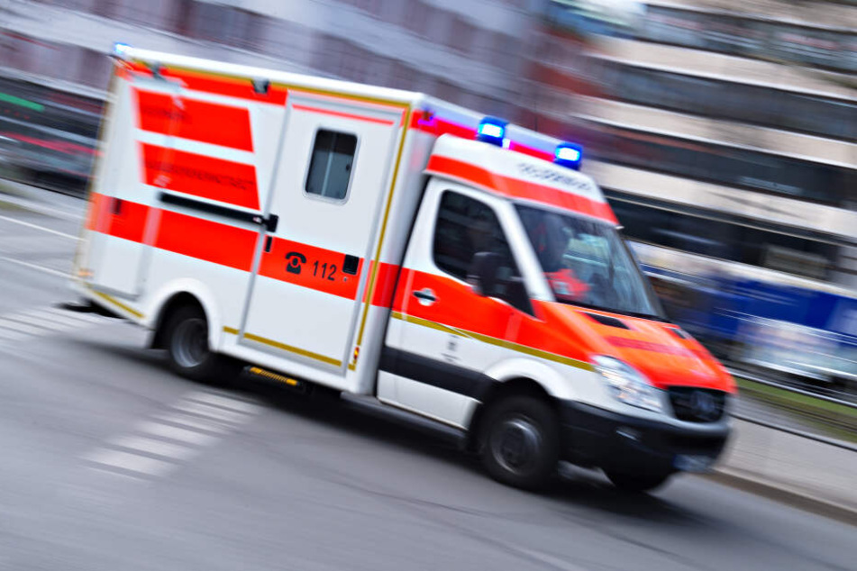 Der Mann kam mit lebensgefährlichen Verletzungen ins Krankenhaus. (Symbolbild)