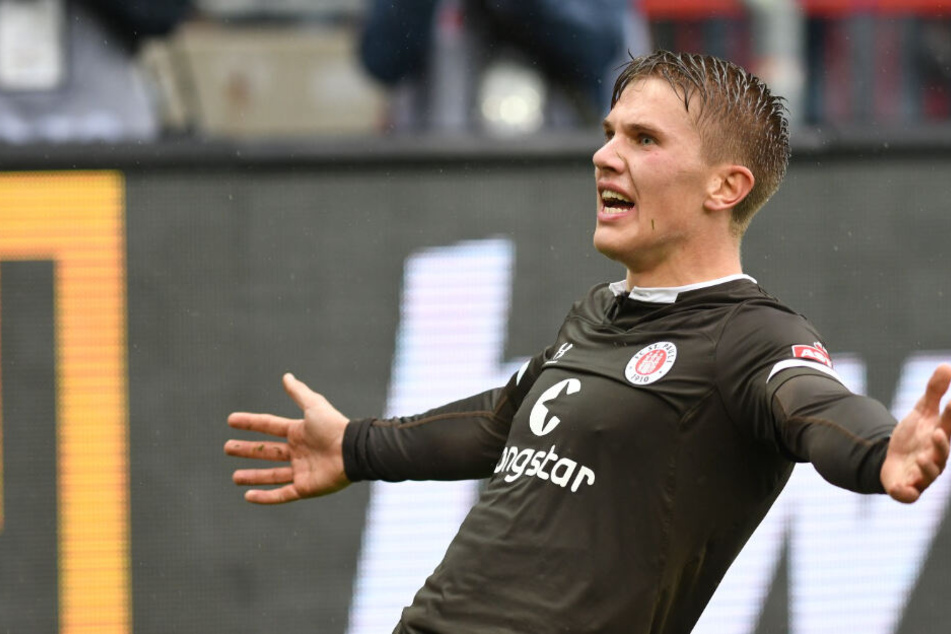 Viktor Gyökeres jubelt über seinen ersten Treffer im Dress des FC St. Pauli.