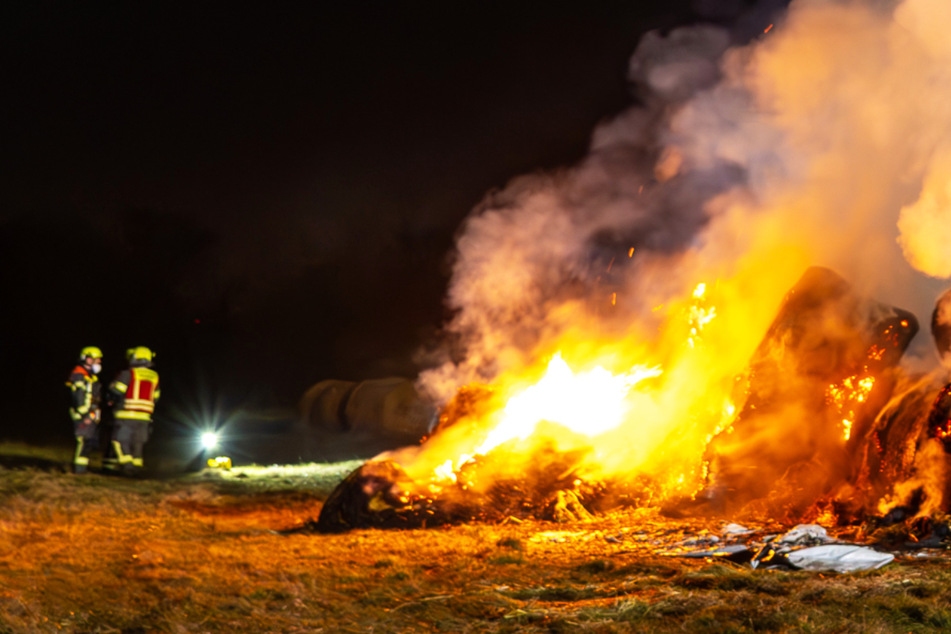 Die Polizei schätzt den entstandenen Sachschaden auf rund 2000 Euro, es liegen Hinweise auf Brandstiftung vor.