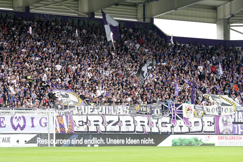 Knapp 3.000 Jahreskarten will man beim FC Erzgebirge Aue gern an die Fans absetzen.