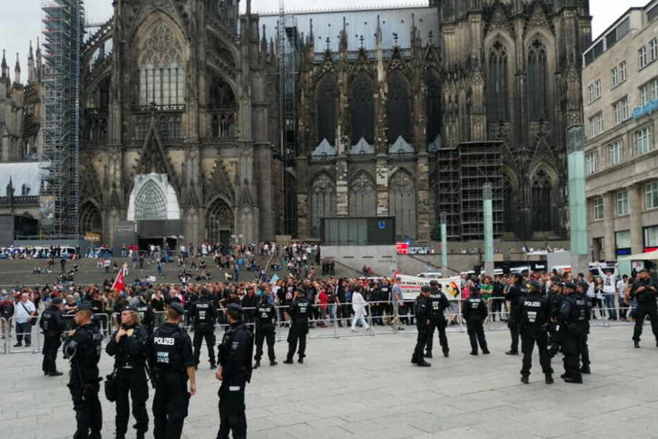 Rechte Gruppen hatten zu Teilnahme an einer Mahnwache aufgerufen.