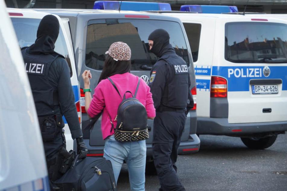 Auch in Bonn überprüften Polizisten Personalien im Rotlichtmilieu.