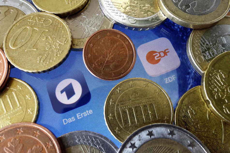 Selbst wenn der Rundfunkbeitrag erhöht wird, könnte es bei der ARD knapp werden. (Symbolbild)