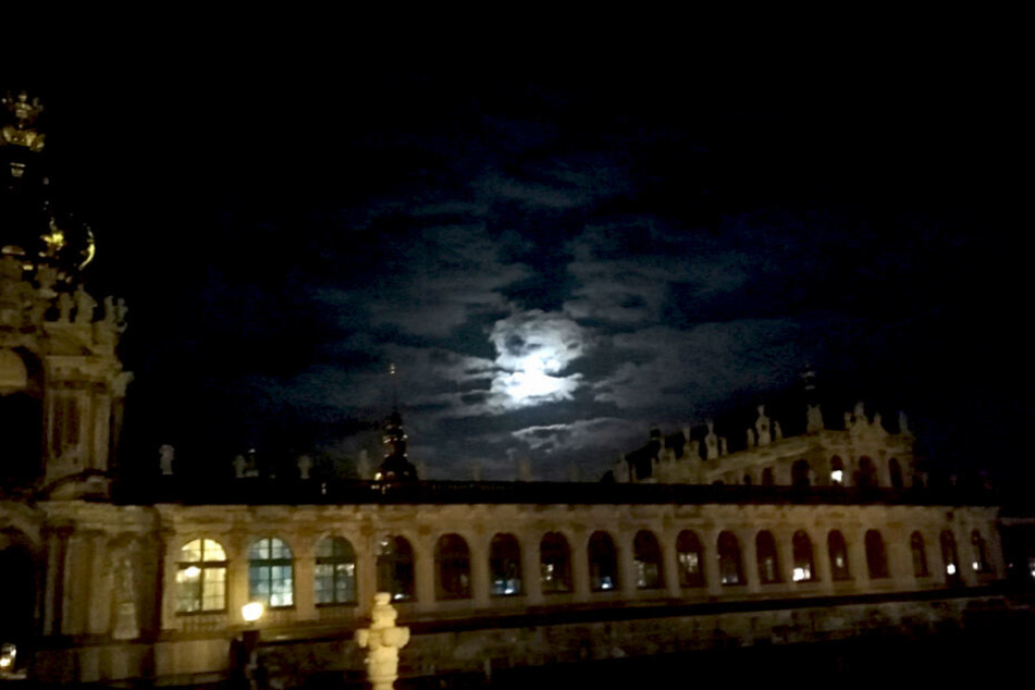 Vollmond über Dresden.