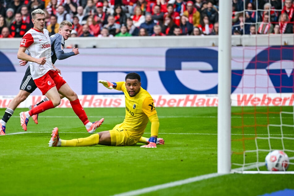 Ausgleich! Burkardt brachte den Champions-League-Teilnehmer anschließend wieder zurück in die Partie ...
