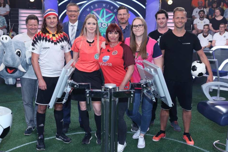 Die Kandidaten und Günther Jauch sind im Fußball-Fieber.