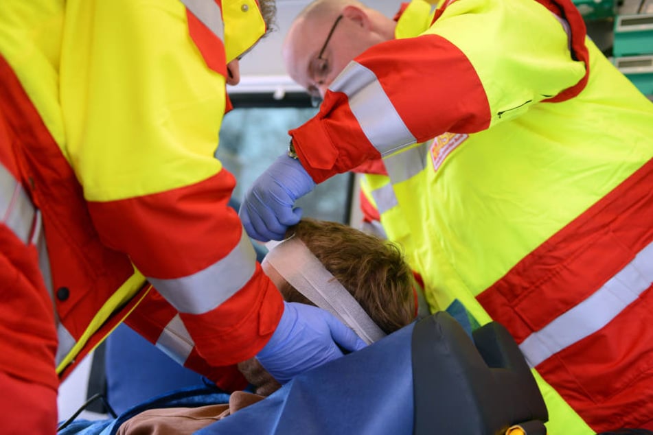 Der Mann wurde mit schweren Kopfverletzungen ins Krankenhaus gebracht (Symbolbild).